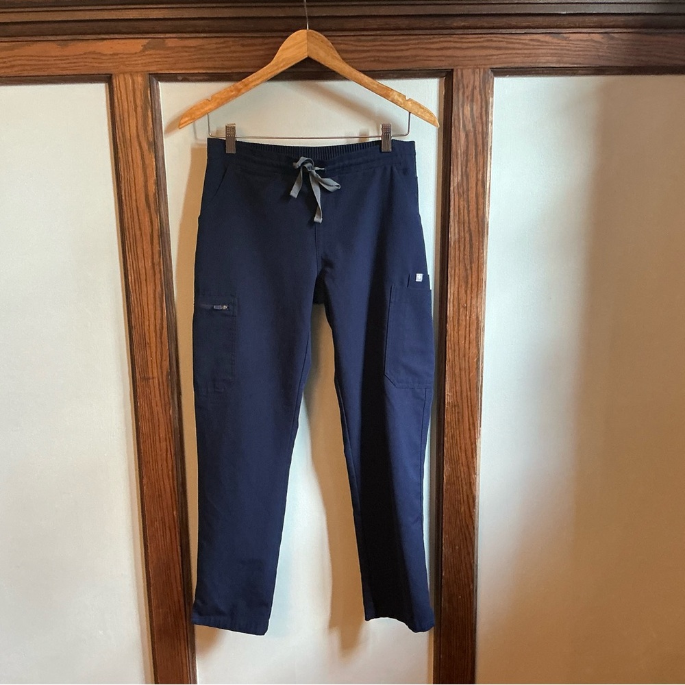 Figs Women's Yola Skinny Scrub Pants in Navy (small petite). 2 Pairs Available - Picture 2 of 5